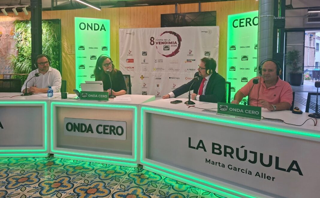 La brújula de Onda Cero en su emisión regional con el alcalde de Tomelloso, Javier Navarro