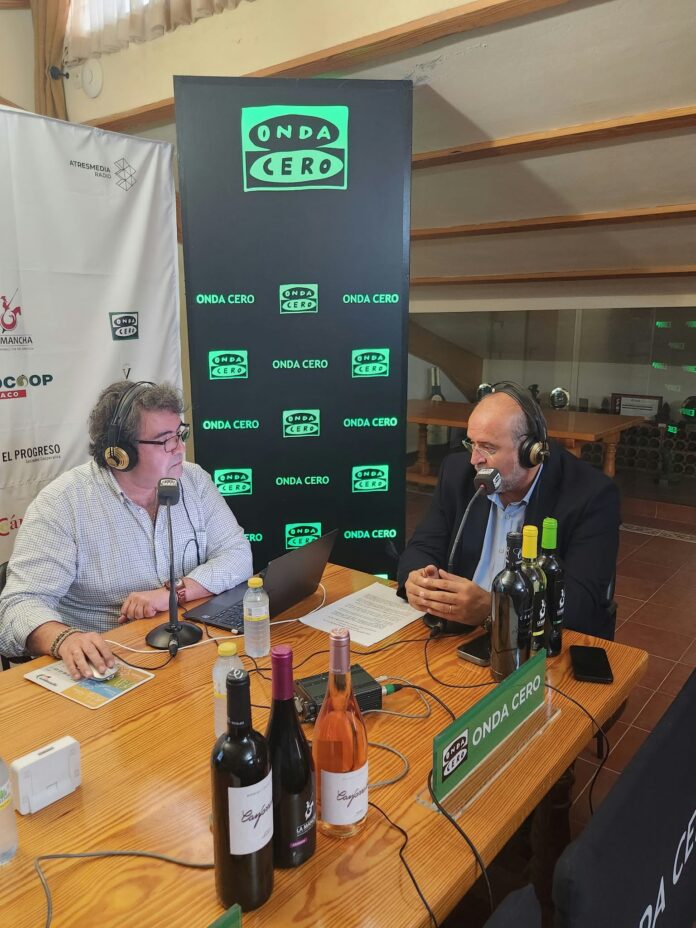 El Vpte. I de la Junta Martinez Guijarro atiende a Onda Agraria
